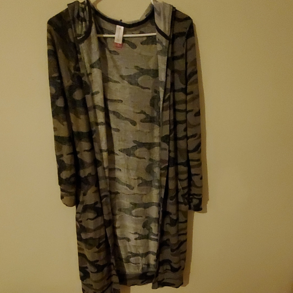 🐦Camo cardigan!🐦